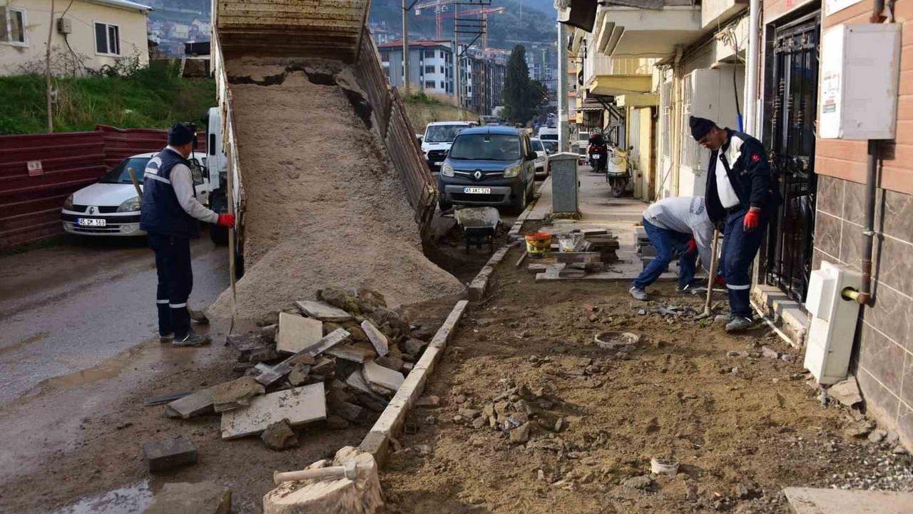 Şehzadeler’de 67 mahallede yol ve kaldırım onarımları için ihale yapıldı