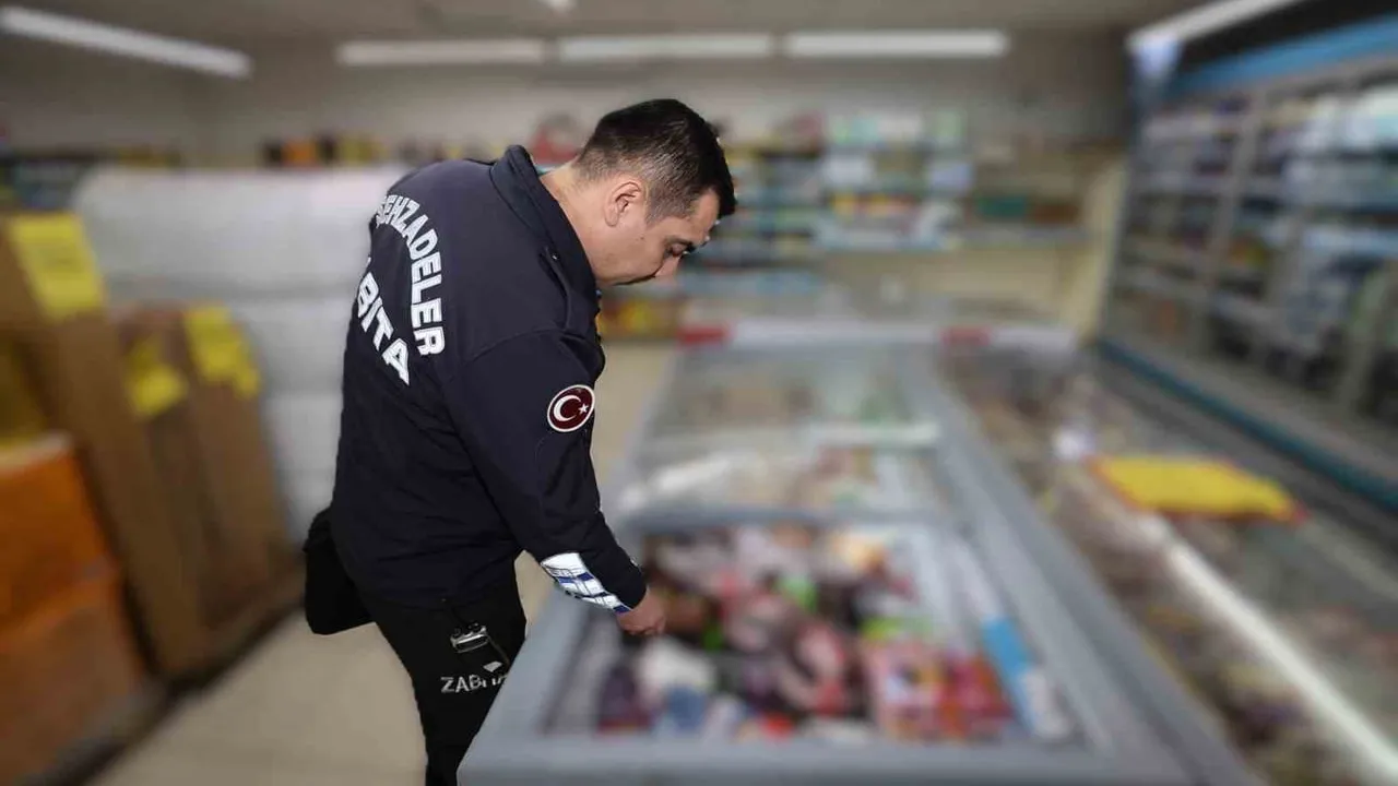 Şehzadeler'de kırsal mahalle marketlerine etiket ve fiyat denetimi