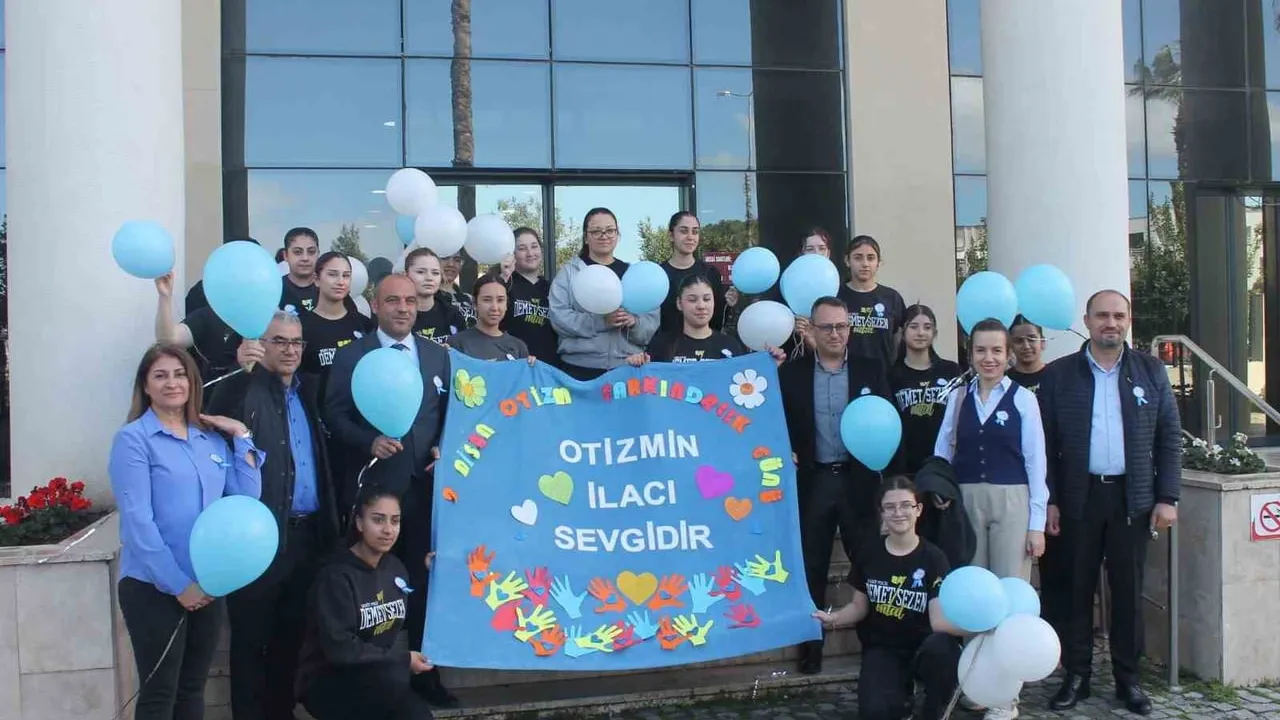 Selçuk'ta Otizm Farkındalık Günü: Lise öğrencileri ve öğretmenlerden farkındalık etkinliği