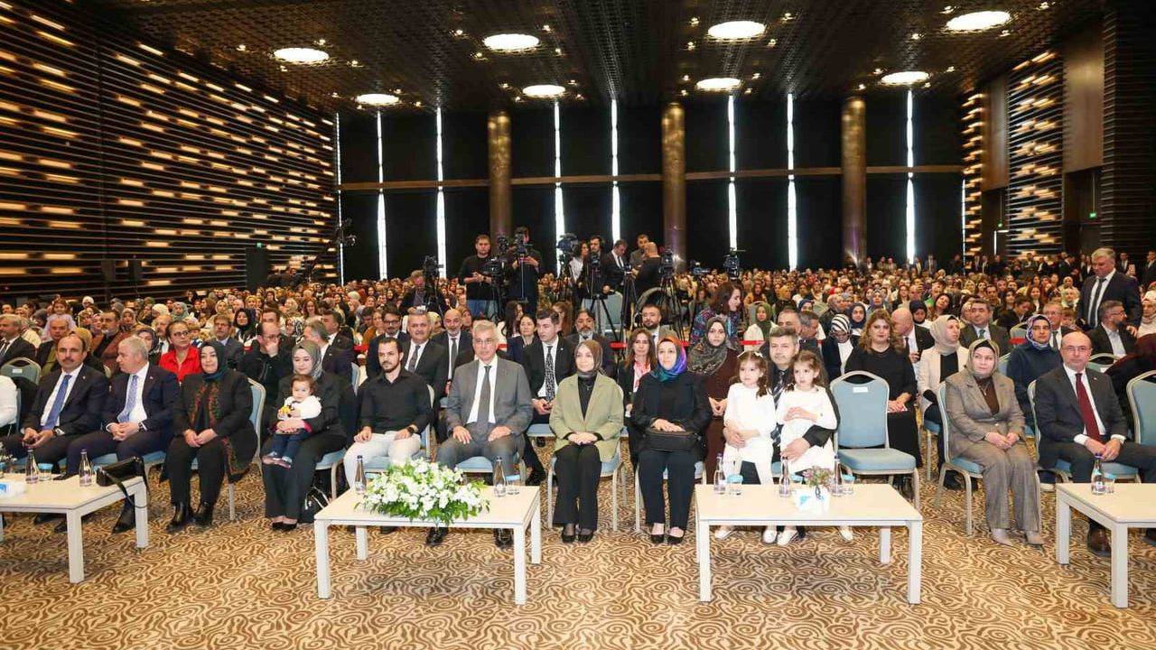 Selçuklu'da Dünya Sağlık Günü'nde İlk Adım Ebe Gebe Okulu ve İki Sağlık Merkezi Açıldı
