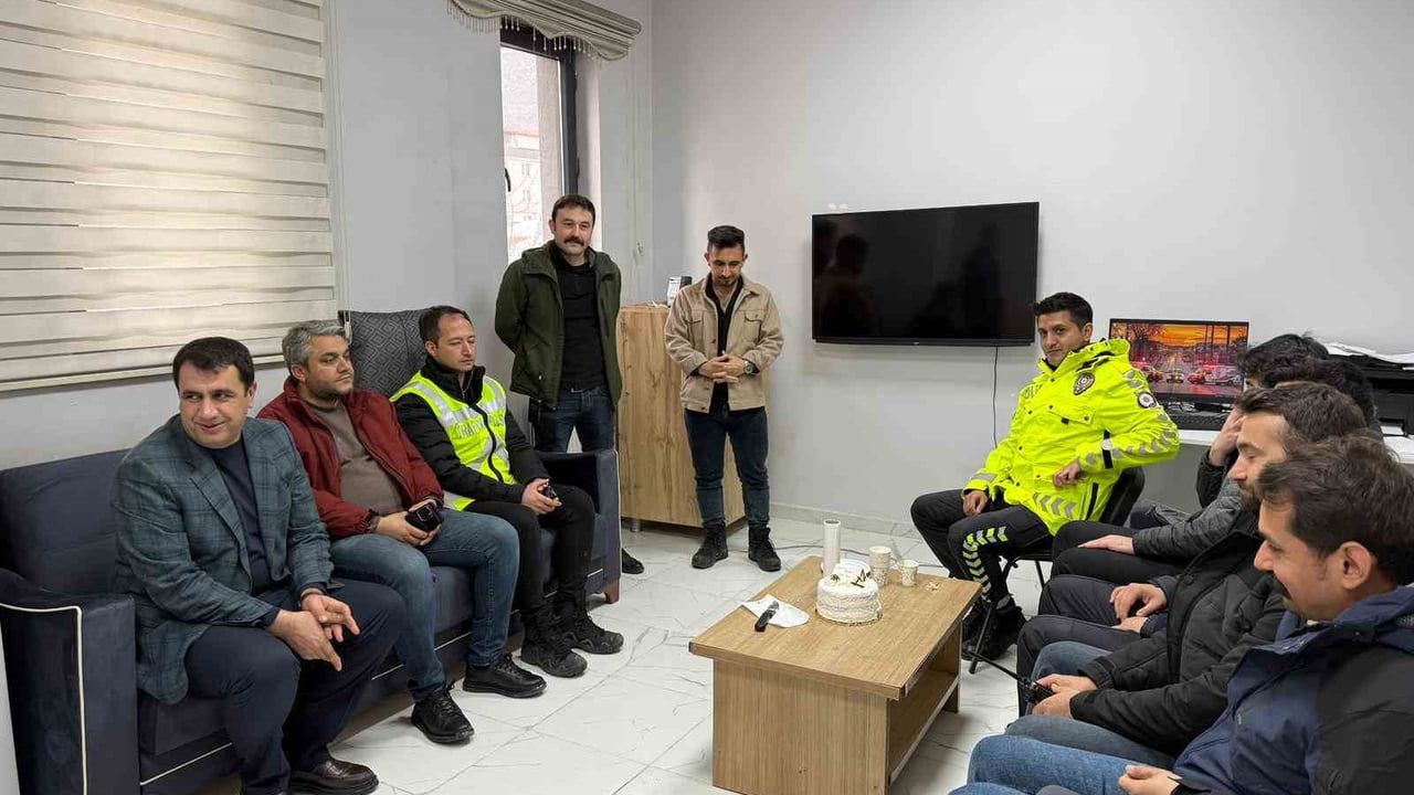Şemdinli'de 112 Ekibinden Polis Haftası Sürprizi