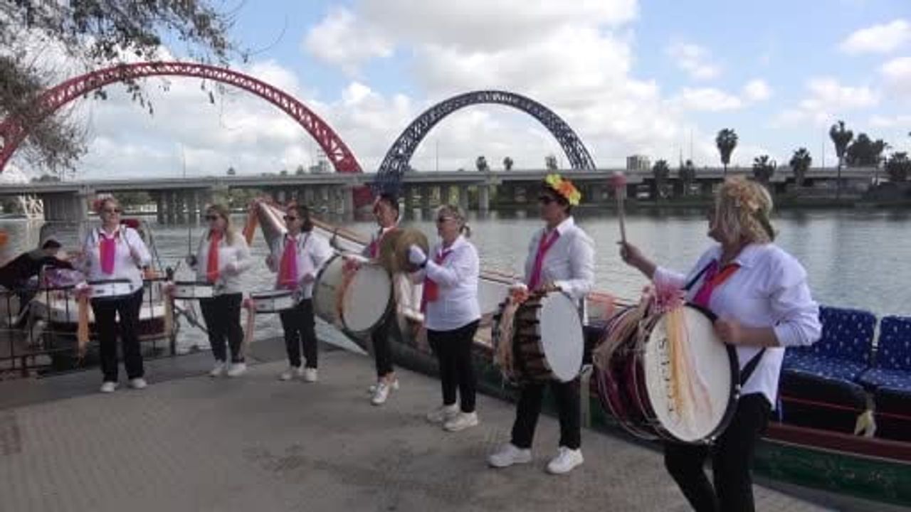 Seyhan Nehri'nde 'Su Korteji' ile Portakal Çiçeği Karnavalı'nda görsel şölen