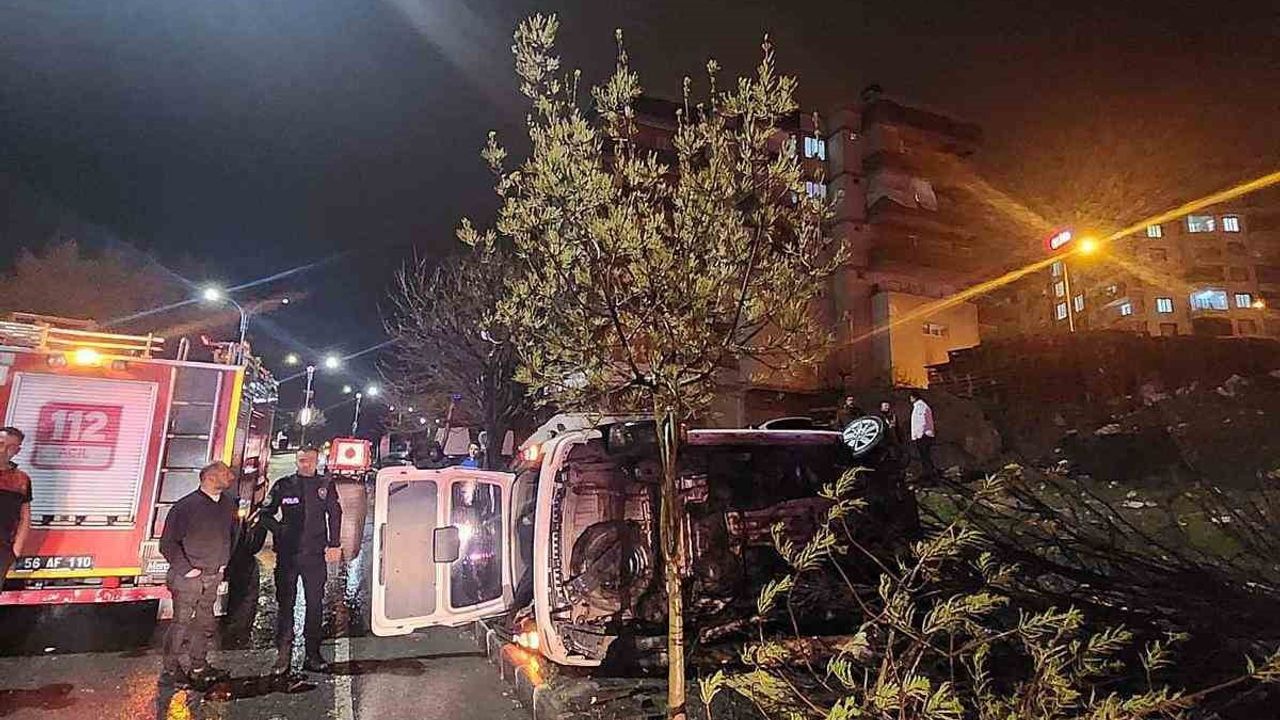 Siirt-Kurtalan kara yolunda otomobil takla attı: 3 kişi yaralandı