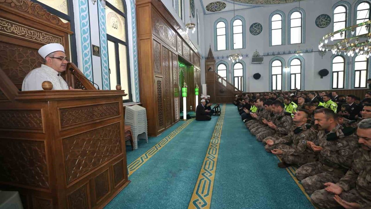 Siirt'te 10 Nisan Polis Haftası kapsamında şehitler için mevlit okutuldu