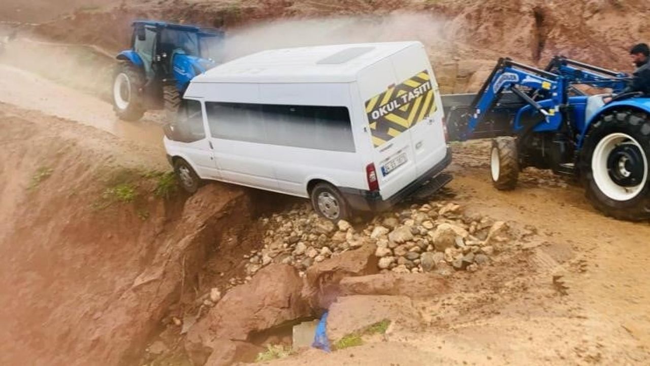 Siirt’te şiddetli yağış yaşamı etkiledi: Şirvan, Pervari ve Eruh’ta sel ve heyelan