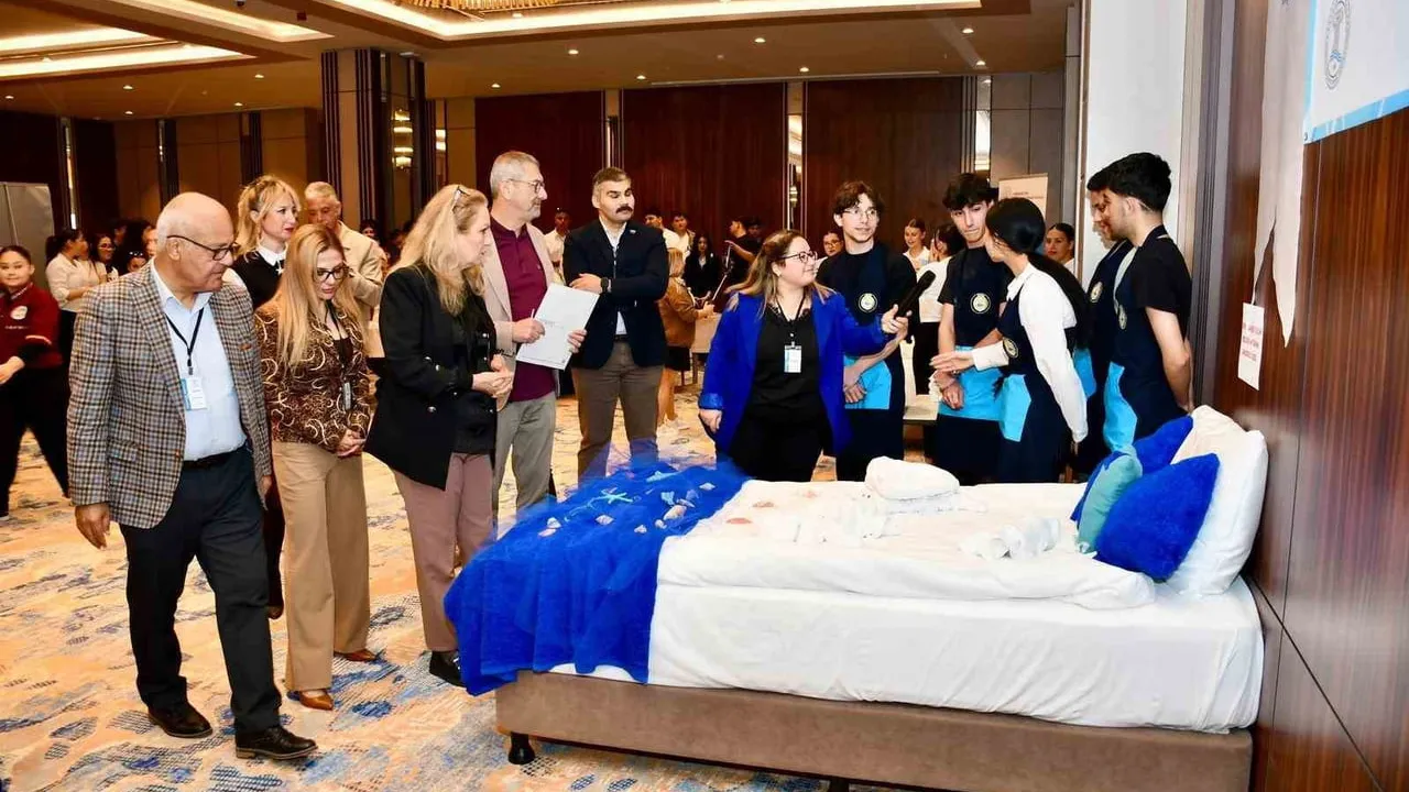 Silifke'de Turizm Öğrencileri 'En İyi Kat Hizmetleri' Yarışmasında Hünerlerini Sergiledi