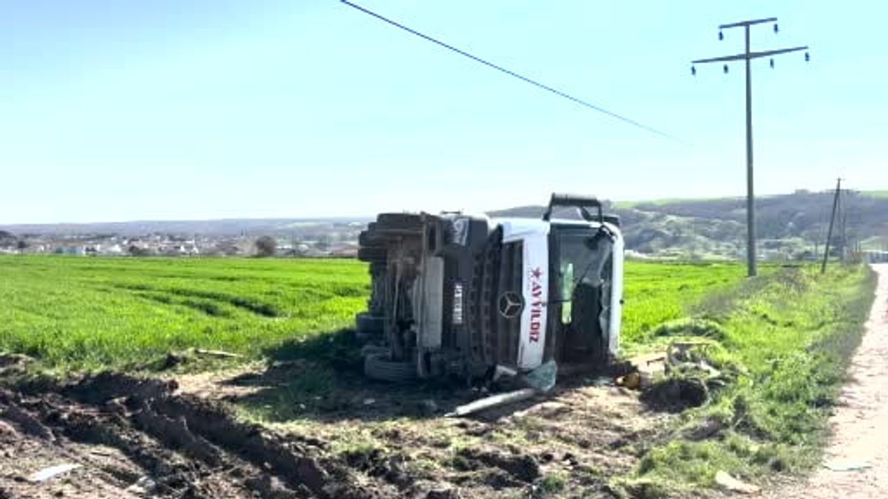 Silivri'de beton mikseri devrildi: 1 kişi hafif yaralandı