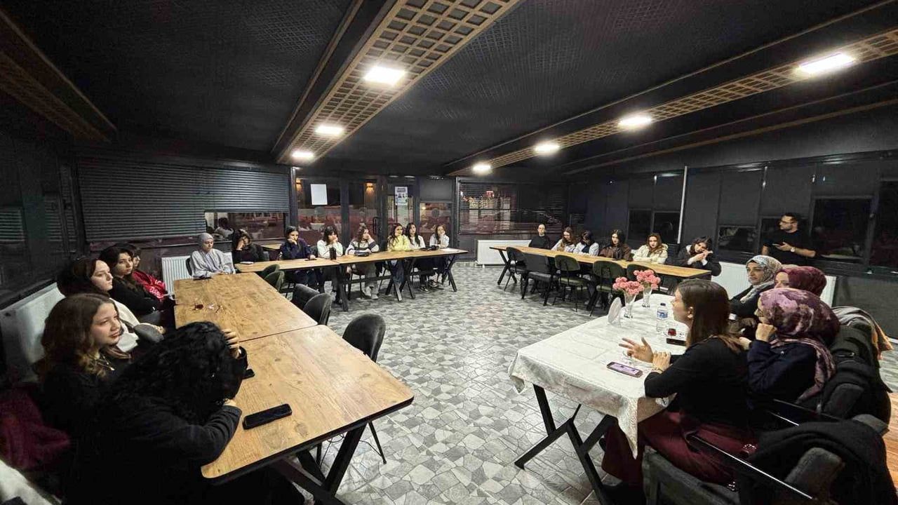 Simav’da YKS ve KPSS adaylarına madde ve teknoloji bağımlılığı semineri