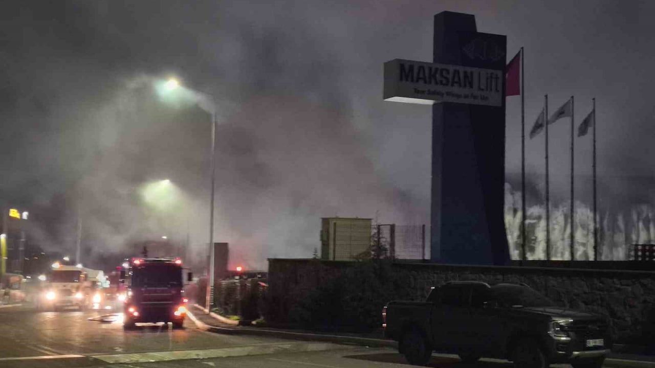 Sincan'da ilaç fabrikasında yangın: Fabrika kullanılamaz hale geldi