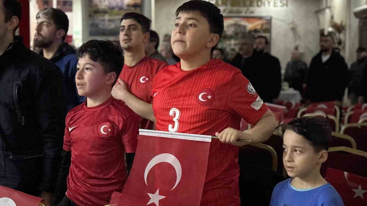 Sincan'da Kültür Evi'nde Kosova-Türkiye maçında milli heyecan