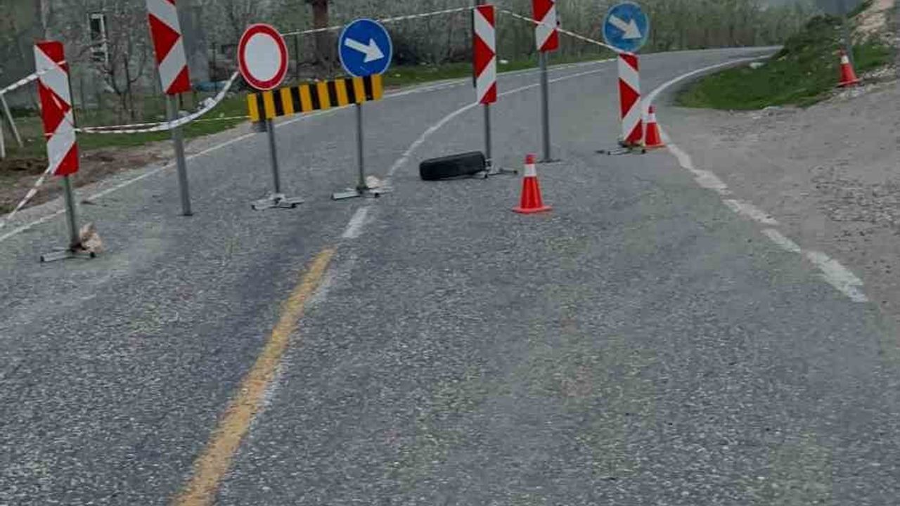 Sincik-Kahta Karayolu heyelan nedeniyle ulaşıma kapandı