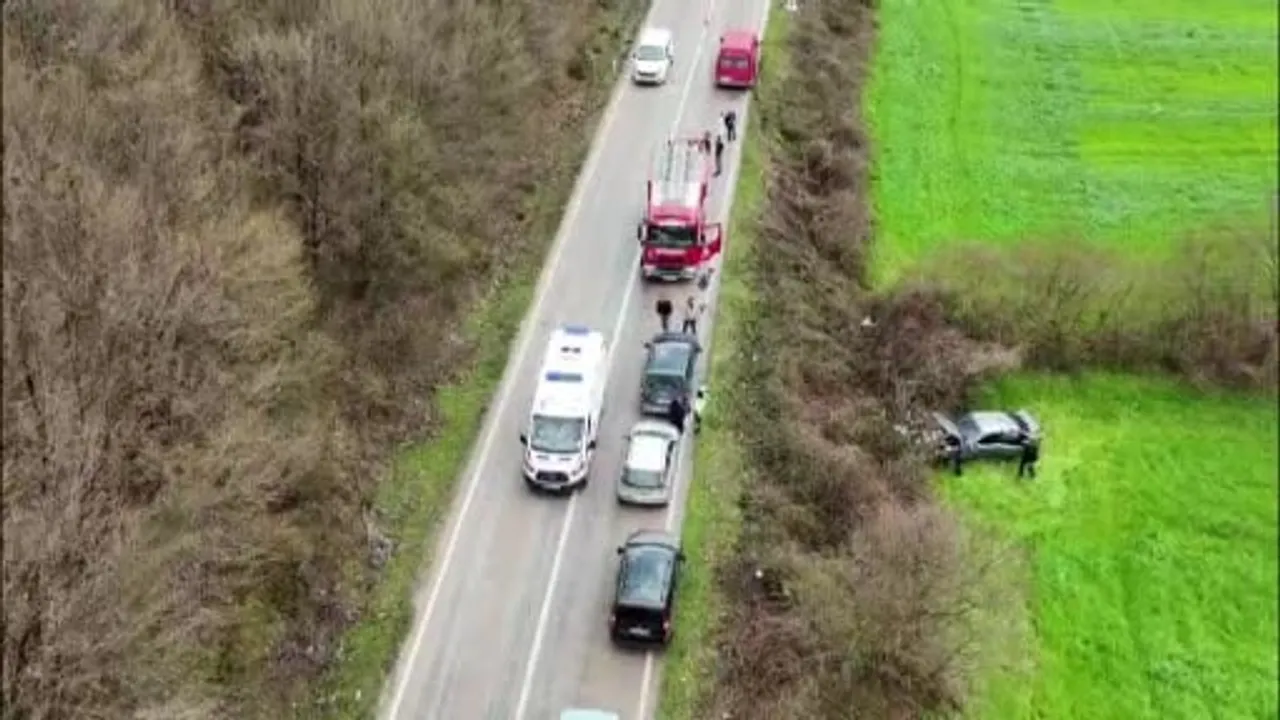 Sinop’ta Erfelek-Lala yolunda kaza: Giresun’dan gelen araç tarlaya uçtu, 5 yaralı