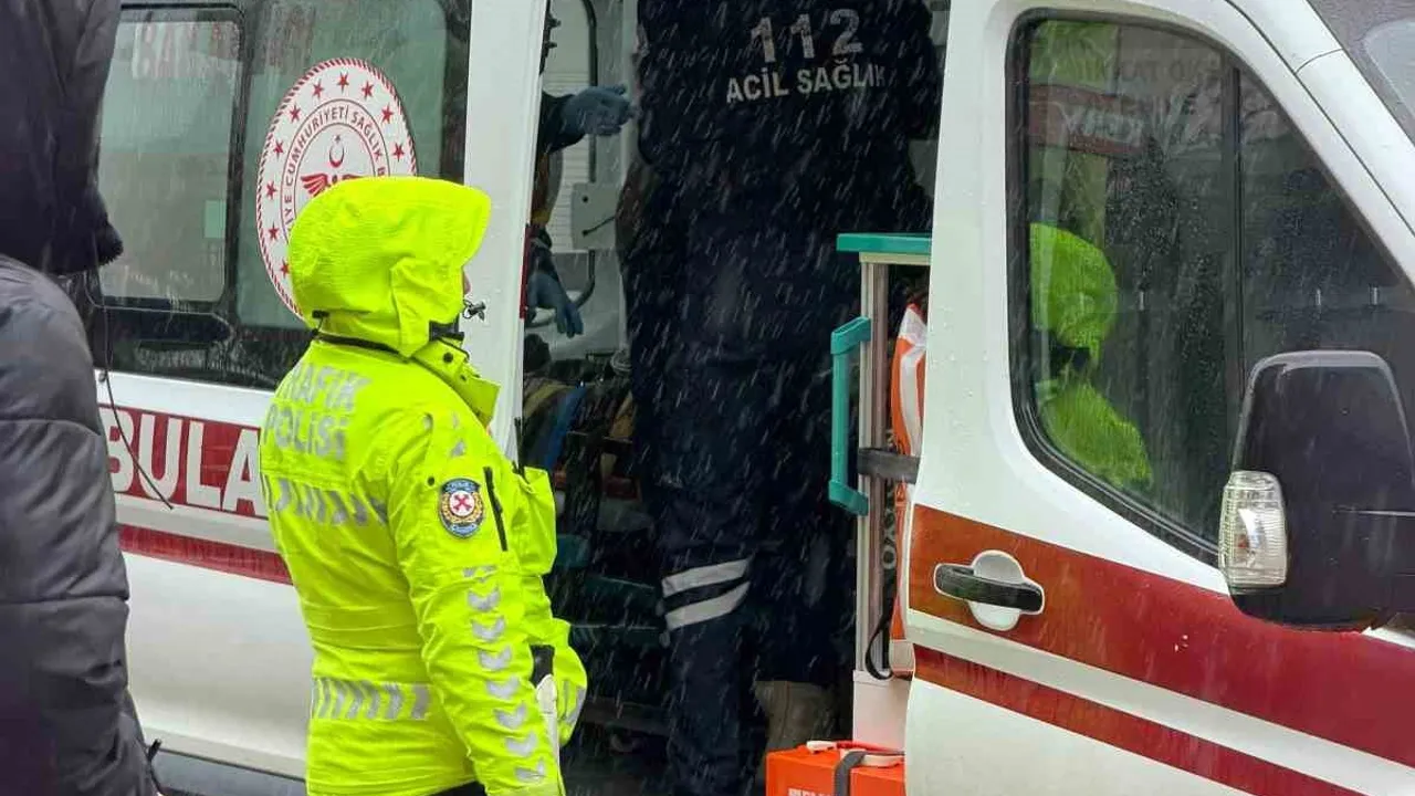 Sinop'ta hafif ticari aracın çarptığı yaya yaralandı