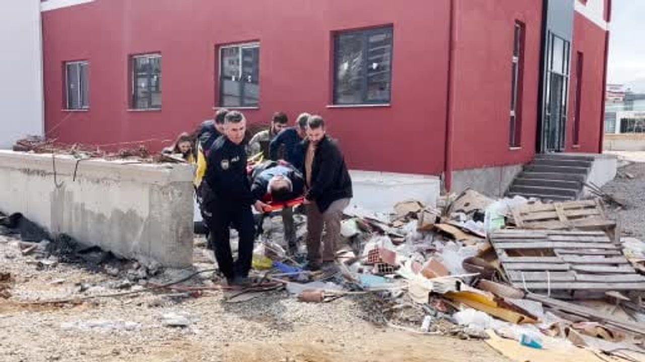 Sinop’ta Toplum Sağlığı Merkezi inşaatında işçi yüksekten düşerek yaralandı