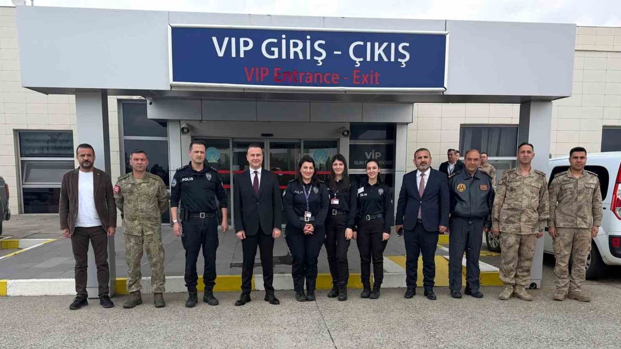 Şırnak Şerafettin Elçi Havalimanı'nda Polis Haftası Kutlaması: Uçuş Güvenliğine Katkılara Teşekkür