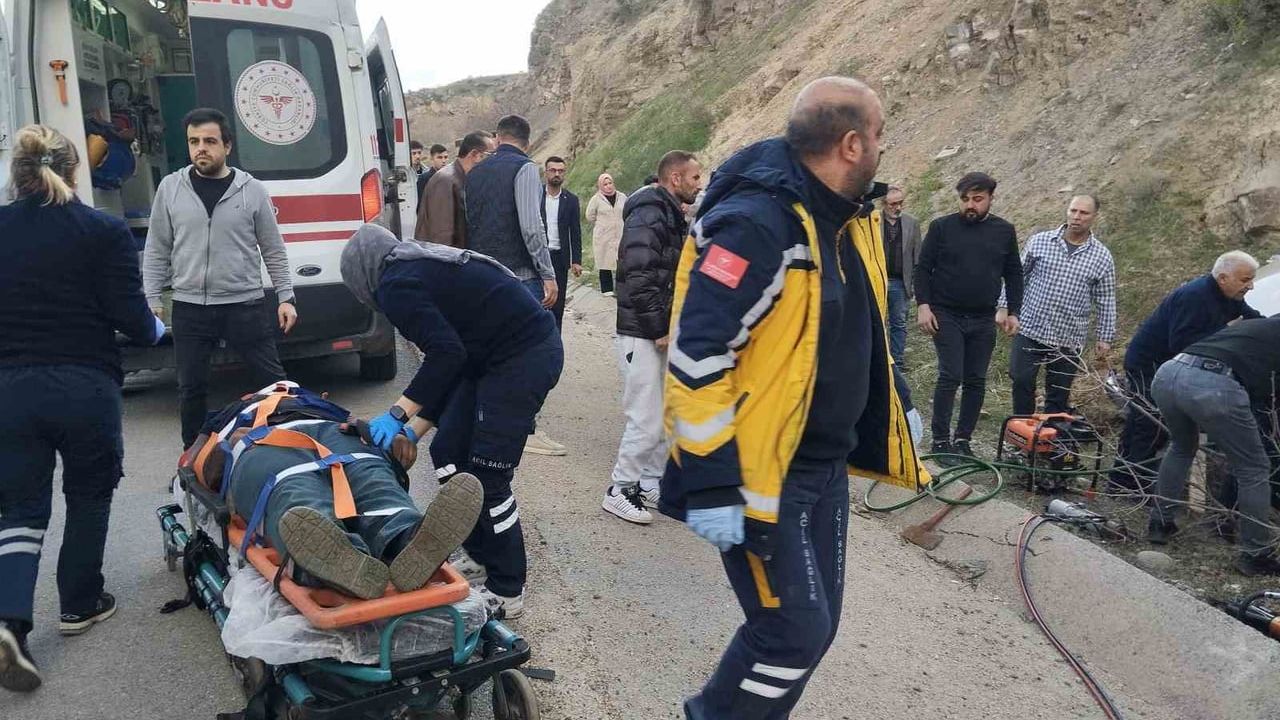 Sivas'ın Suşehri ilçesinde D-100 karayolunda kaza: 3 yaralı