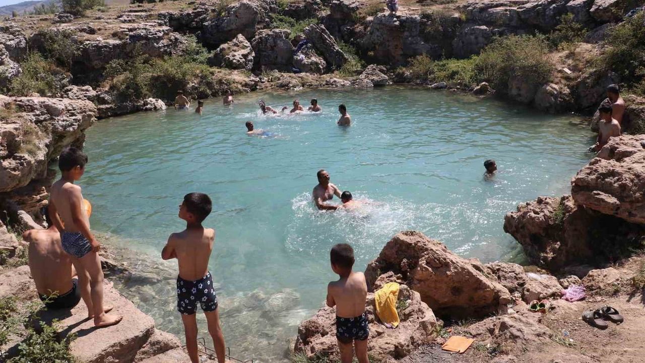 Sivas'ta 3 yıl önce kuruyan 'Uyuz Gölü' (Uyuz Çermiği) yeniden su tuttu