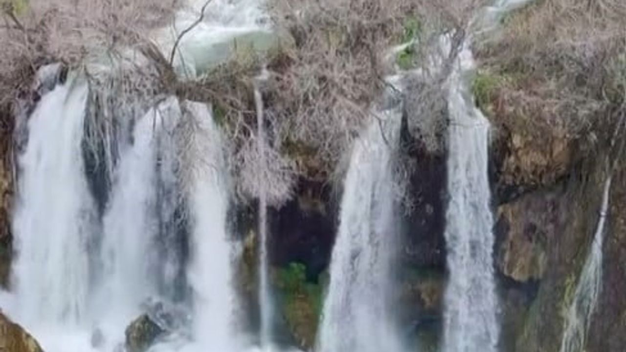 Sivas'ta Bahar Coşkusu: Gemerek'teki Sızır Şelalesi Doğal Güzelliğini Sergiledi