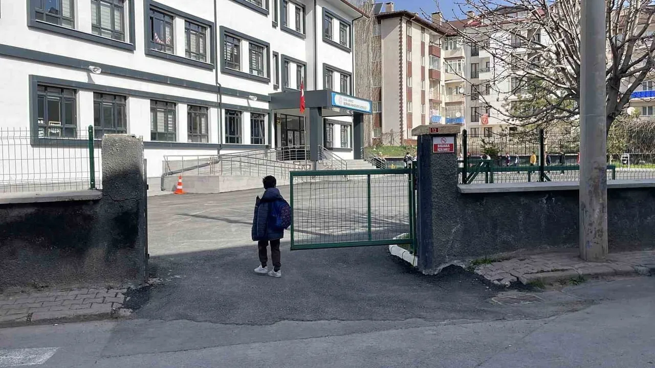 Sivas'ta eğitim sendikalarının iş bırakma çağrısı geniş çapta karşılık bulmadı