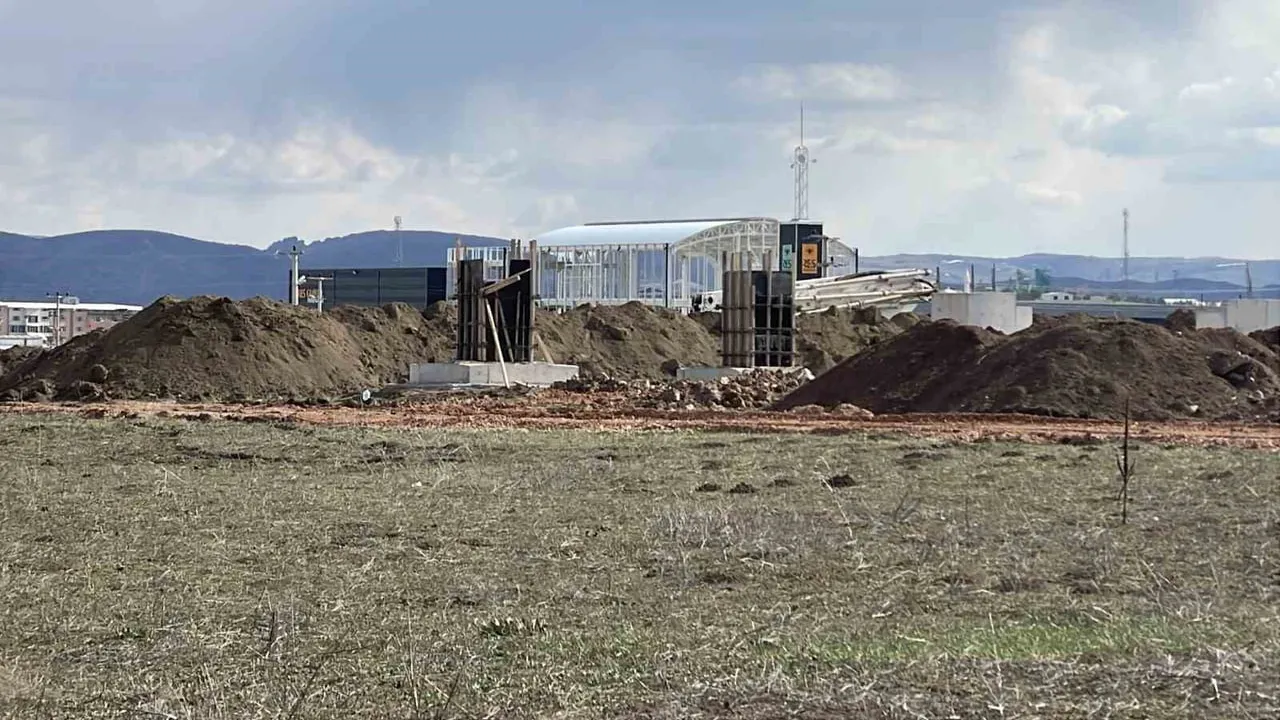 Sivas’ta fabrika inşaatında beton kalıbına düşen 23 yaşındaki işçi yaşamını yitirdi