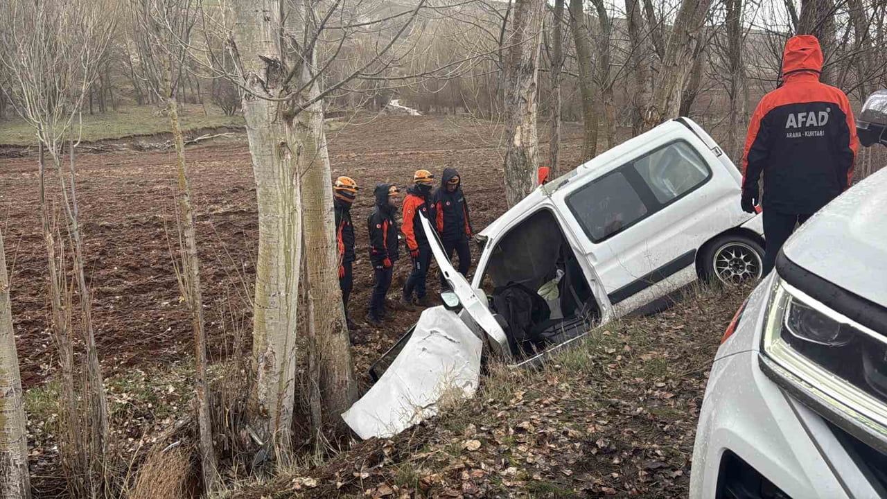 Sivas'ta hastaneye giderken kaza: Kanser hastası baba ile iki kişi yaşamını yitirdi