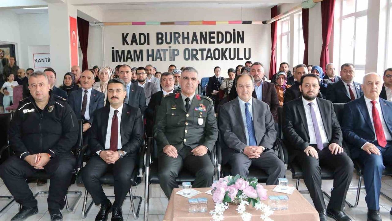 Sivas'ta Şehit Ümit Üzüm Adına Kütüphane Açıldı