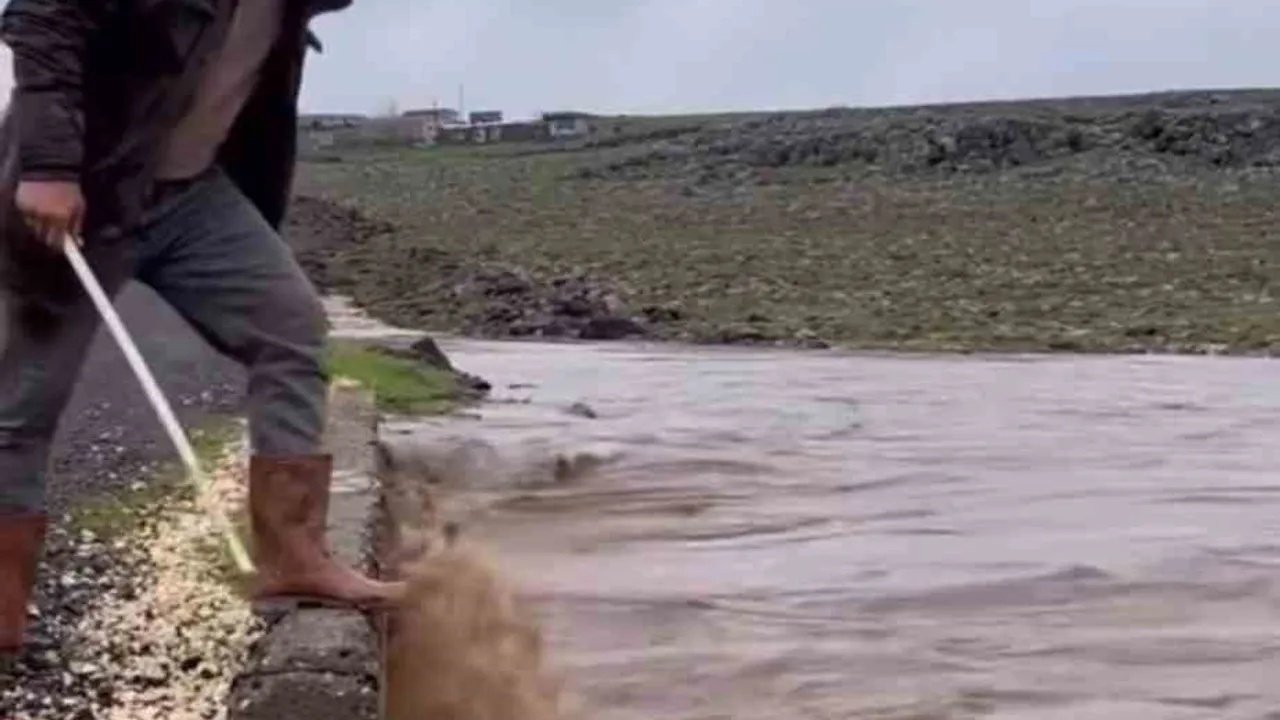 Siverek’te sağanak kısa sürede sele yol açtı