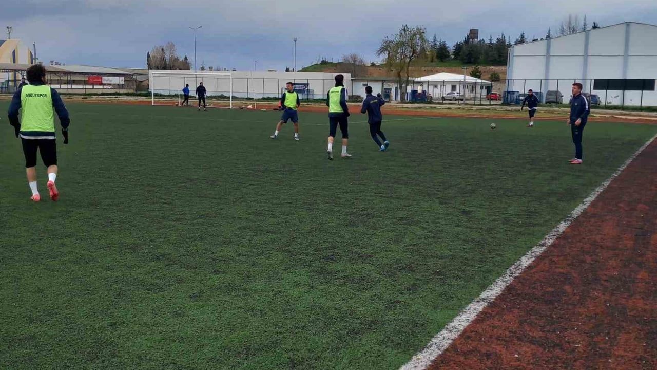 Söğütspor, Eşme Belediyespor Maçı Öncesi Hazırlıklarını Tamamladı