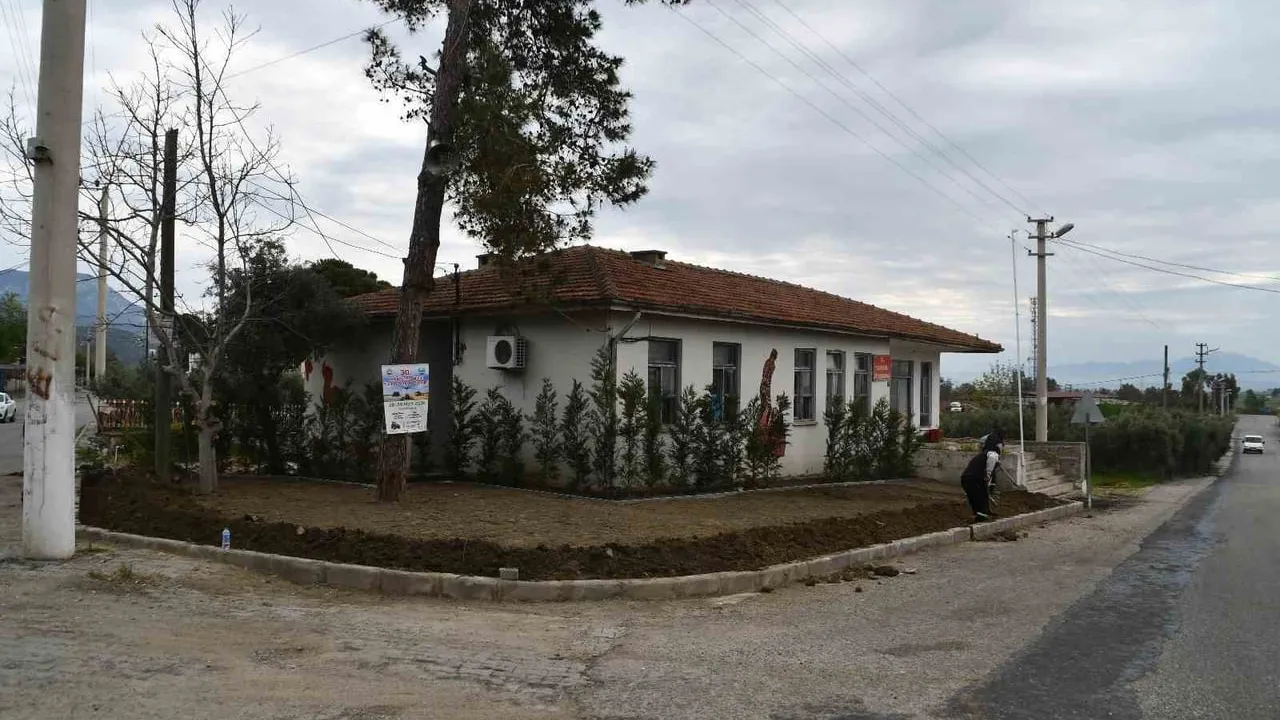 Söke Belediyesi, Doğanbey ve Akçakonak'ta Park ve Oyun Alanı Çalışmalarını Sürdürüyor