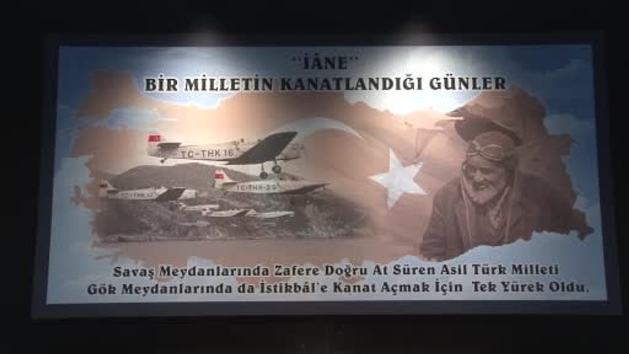 SOLOTÜRK pilotları İstanbul Hava Müzesi'nde söyleşi ve imza töreni düzenledi