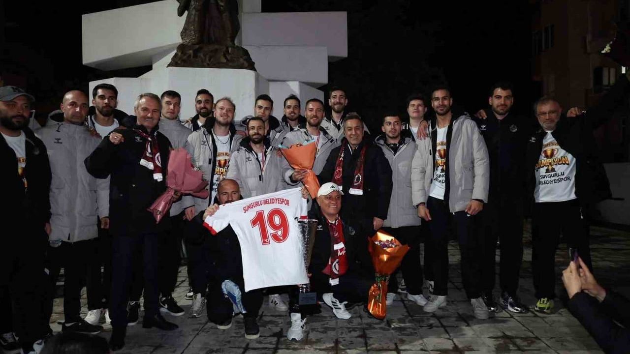 Sungurlu Belediyespor Efeler Ligi'ne Yükseldi, İlçede Coşkulu Karşılama