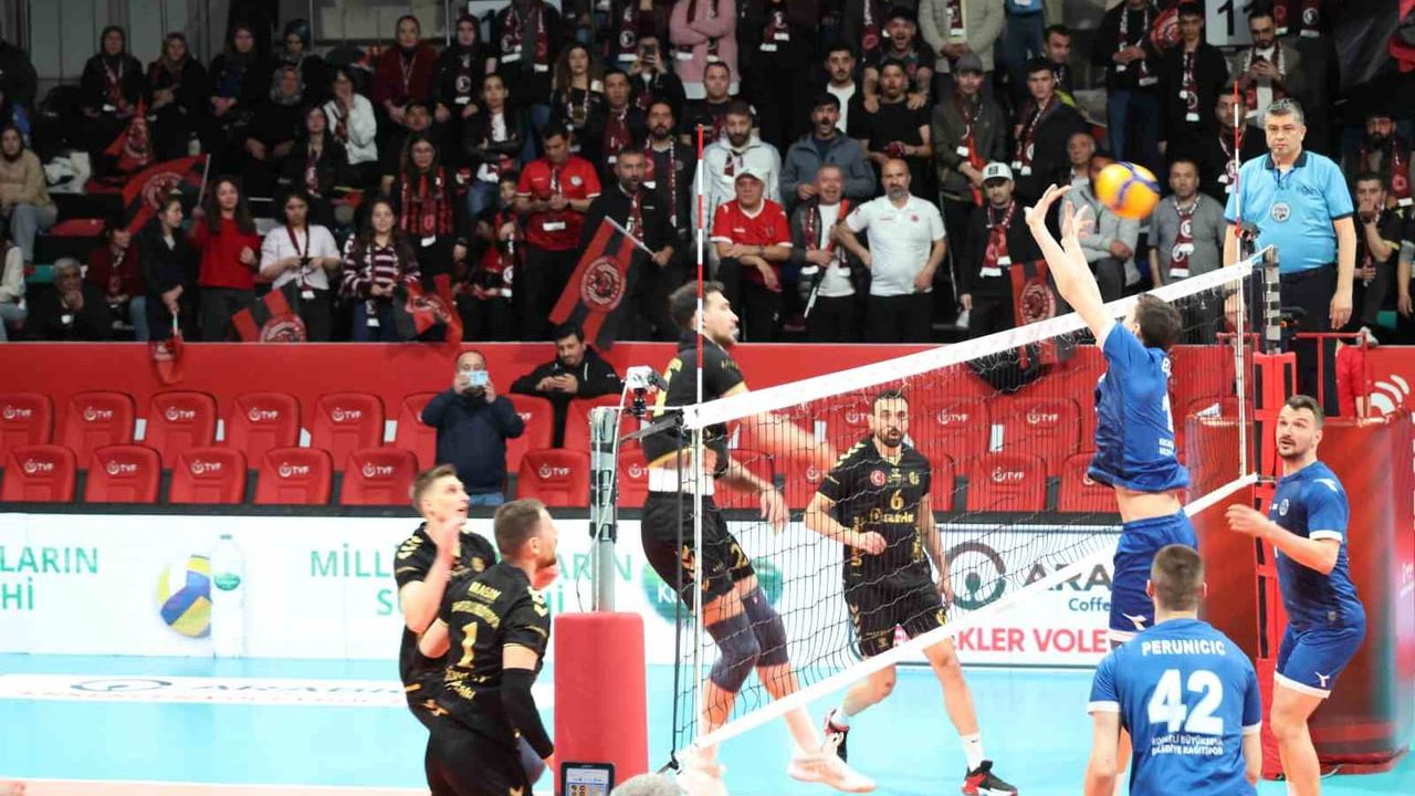 Sungurlu Belediyespor Efeler Ligi'ne yükseldi: Play-off finalinde Kağıtspor'u 3-1 yendi