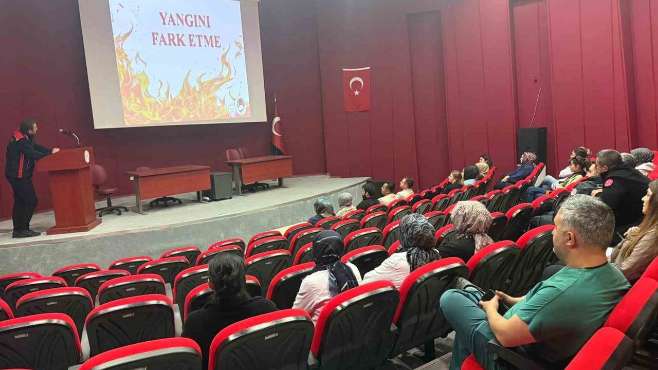 Sungurlu Devlet Hastanesi Personeline İtfaiye Tarafından Yangın Eğitimi