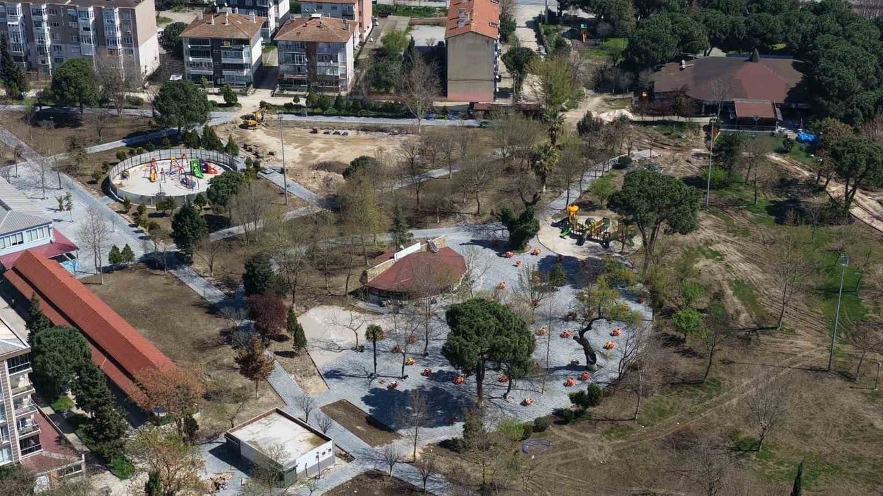 Susurluk'ta Atatürk Parkı yenileniyor: 45 bin 626 metrekarelik alanda yeni donatılar ve engelsiz oyun alanları