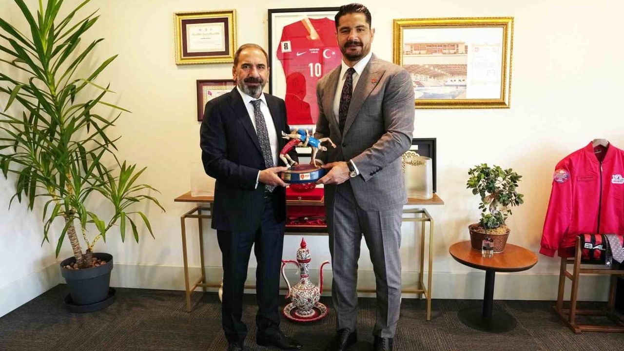 Taha Akgül’den TFF Başkan Vekili Mecnun Otyakmaz’a ziyaret