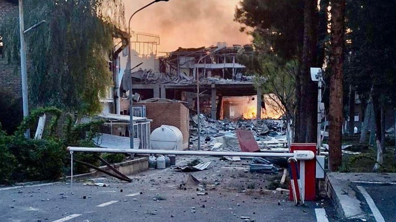 Tahran'da 100 yıllık Pasteur Enstitüsü hedef alındı; geniş hasar bildirildi