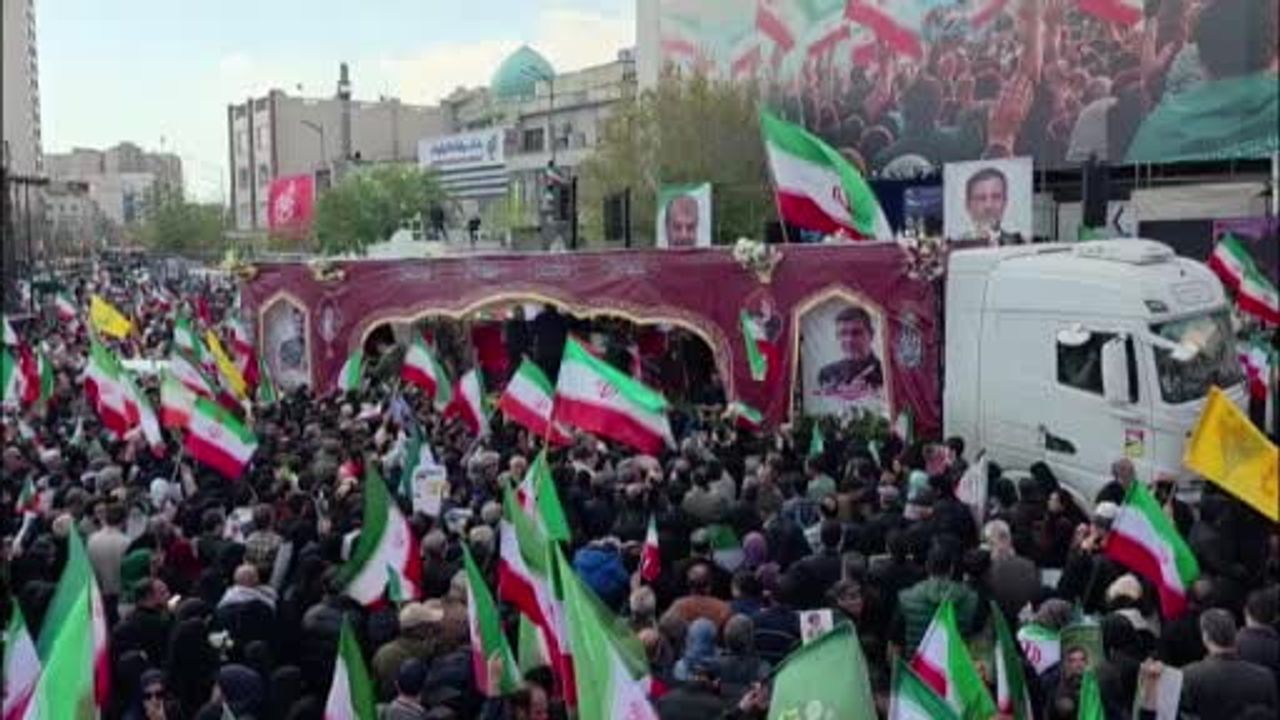 Tahran'da Amiral Ali Rıza Tengsiri için cenaze töreni: Binler katıldı