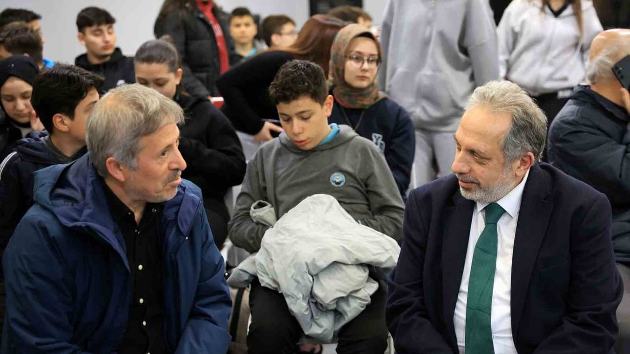 Talas’ta ‘Alev Alatlı Okumaları’ Talas 7/24 Kütüphane ve Kültür Merkezi’nde gerçekleştirildi