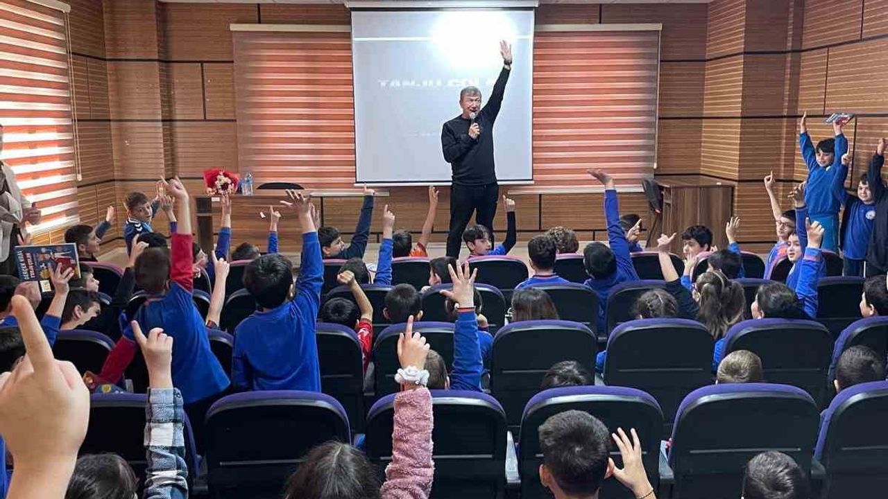 Tanju Çolak Samsun'da öğrencilerle buluştu: "Disiplin ve mücadele başarıyı getirir"