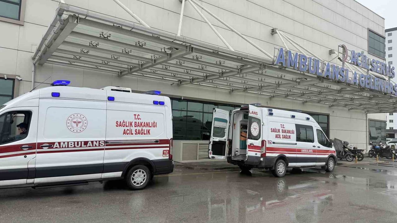 Tarsus'ta 3 öğrenci çiğ köfte yedikten sonra rahatsızlandı