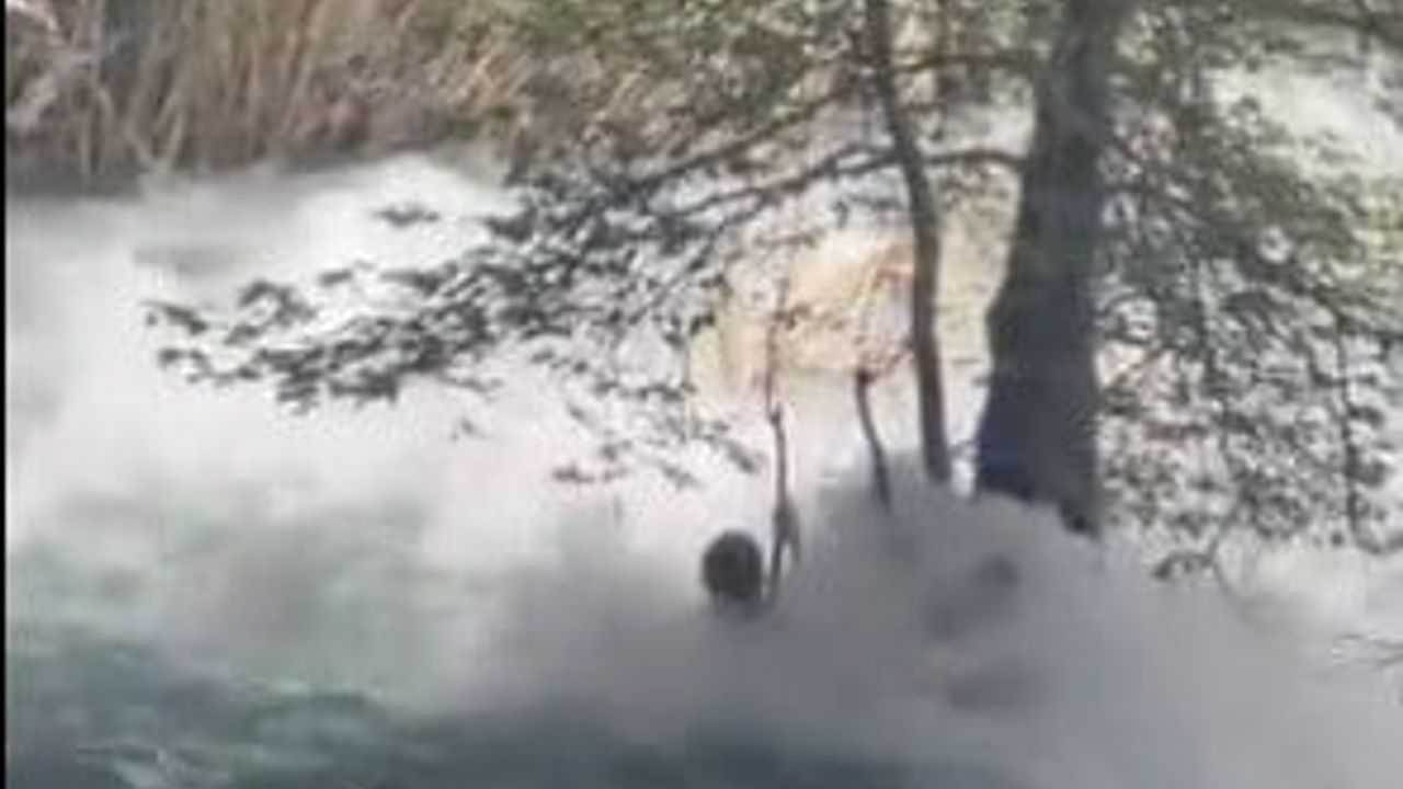 Tarsus'ta Berdan Irmağı'na atlayan 17 yaşındaki Batu Yetiş Kerem K.'nin son görüntüleri ortaya çıktı