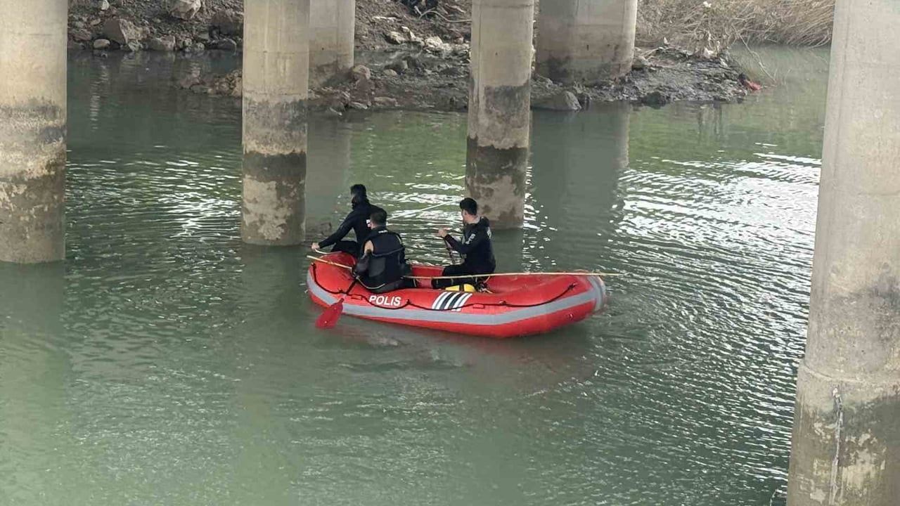 Tarsus’ta Berdan Irmağı’nda kaybolan 18 yaşındaki Batu Yetiş Kerem Kaplan için geniş çaplı arama sürüyor
