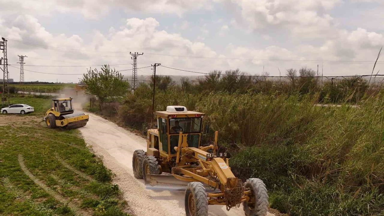Tarsus’ta yağış zararları giderildi: Bozulan yollar onarılarak üreticilerin tarlalara erişimi sağlandı