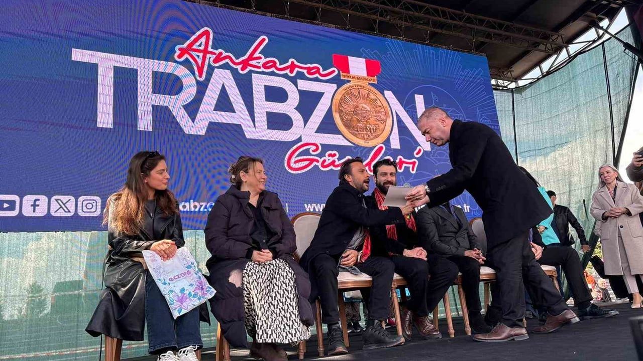 ‘Taşacak Bu Deniz’ Oyuncuları Ankara'daki Trabzon Günleri'nde Hayranlarıyla Buluştu