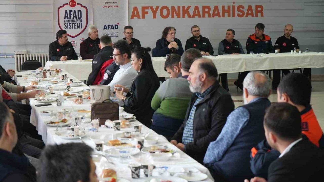 Taşdelen Afyonkarahisar'da STK'larla arama kurtarma ve gönüllülük iş birliğini ele aldı