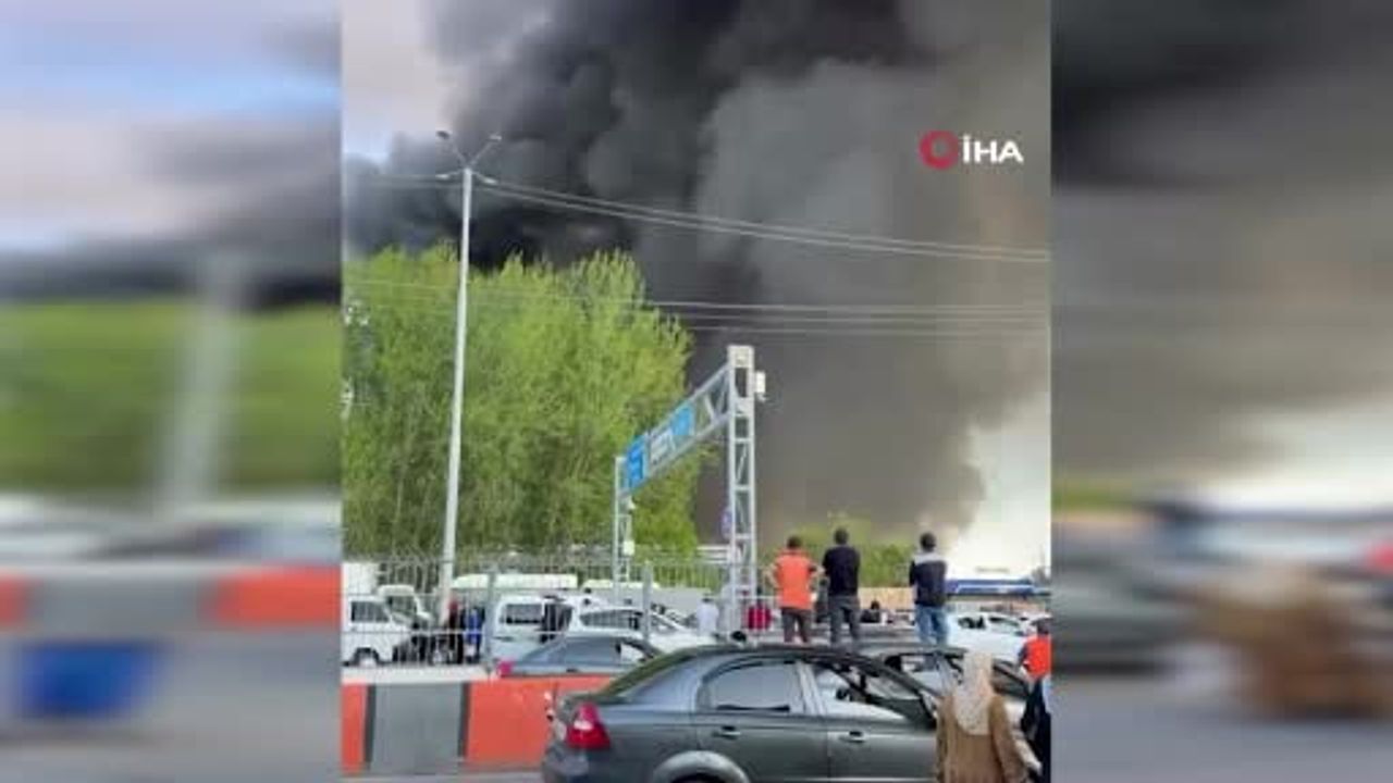 Taşkent'te Beşkurgan (Hipodrom) pazarında yangın: Dükkanlarda hasar, can kaybı yok