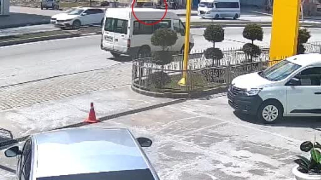 Tatvan'da dolmuşun çarptığı 4 yaşındaki çocuk hayatını kaybetti