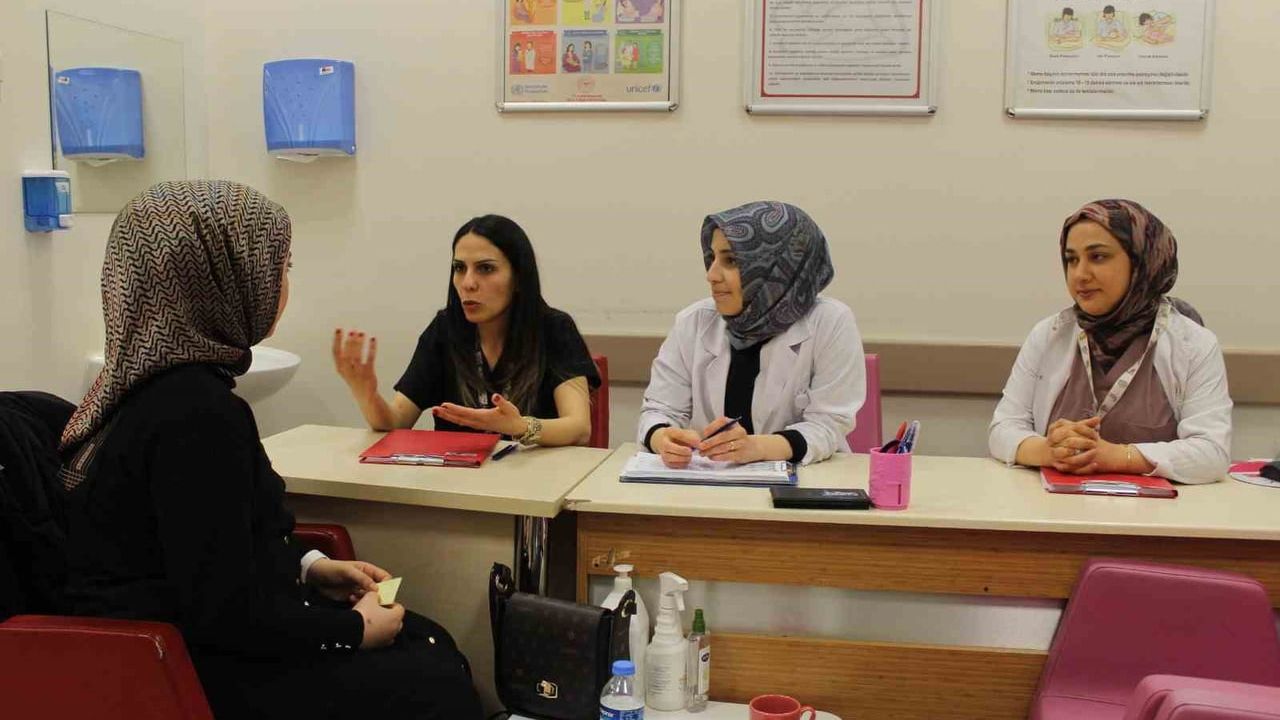 Tatvan Devlet Hastanesi Gebe Okulu'nda ücretsiz eğitimler anne adaylarının kaygılarını azaltıyor