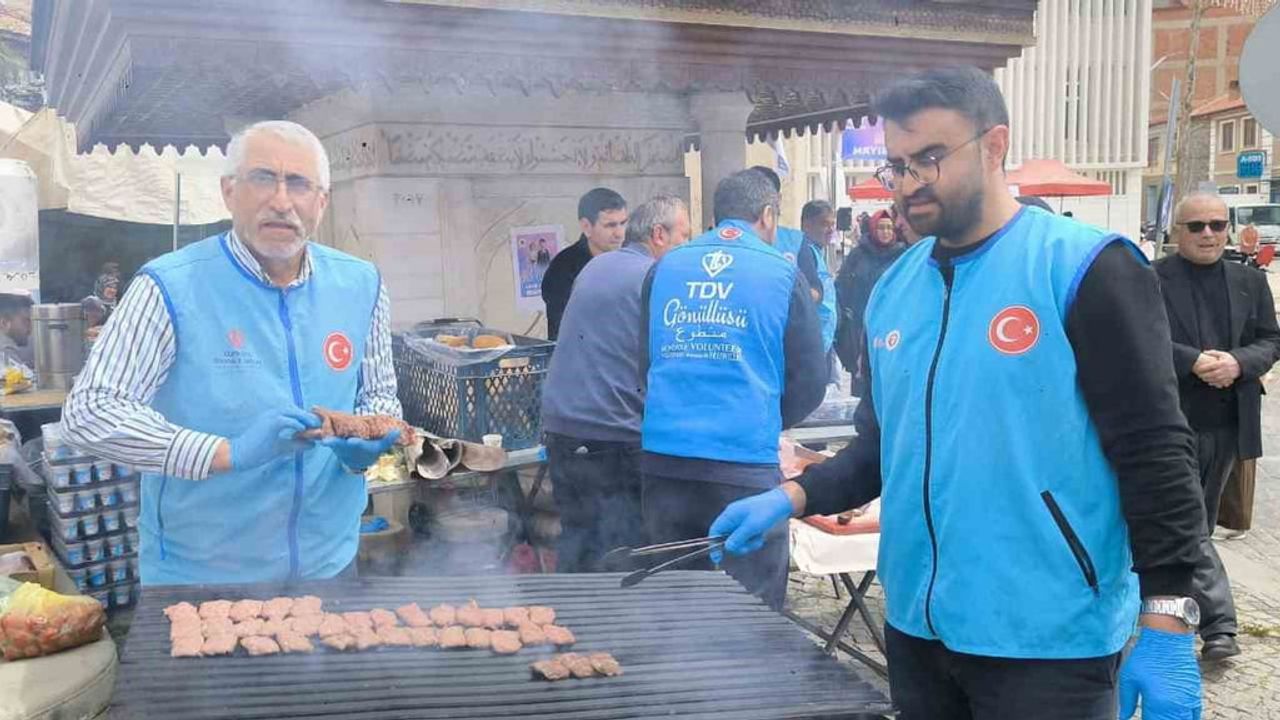 Tavas Müftülüğü 'İki İnsan Bir Hayat' projesi kapsamında hayır çarşısı kurdu