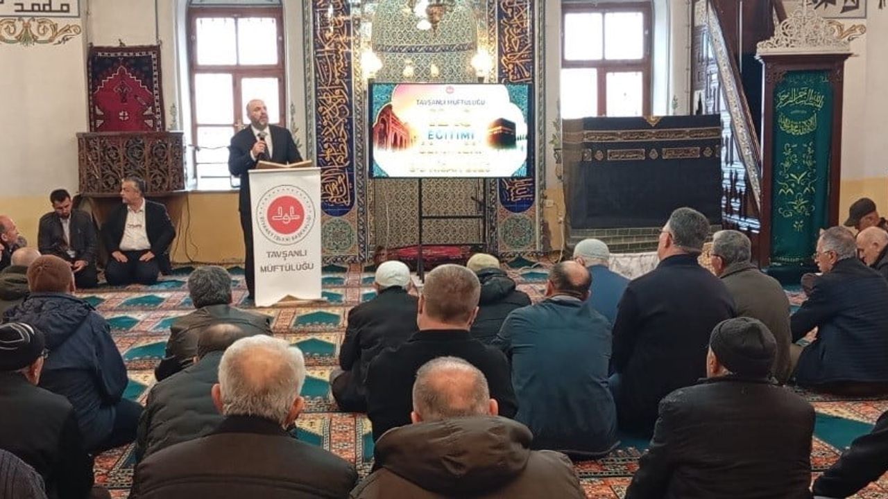 Tavşanlı'da 232 Hacı Adayı İçin Hac Hazırlık Kursları Tamamlandı